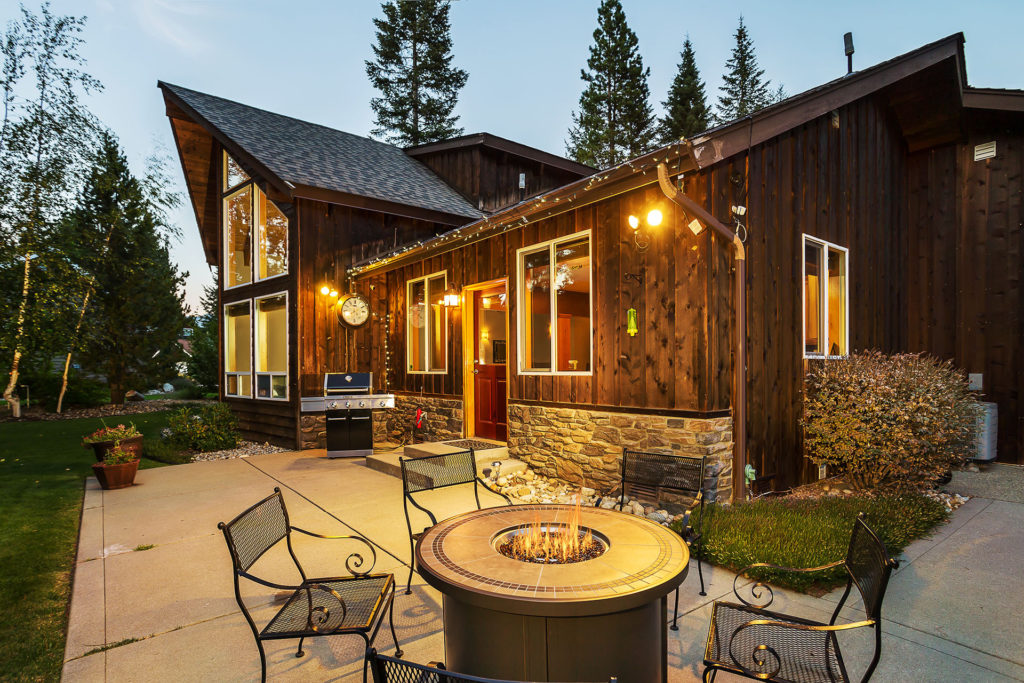An exterior view of a beautiful vacation rental from NW Comfy Cabins.